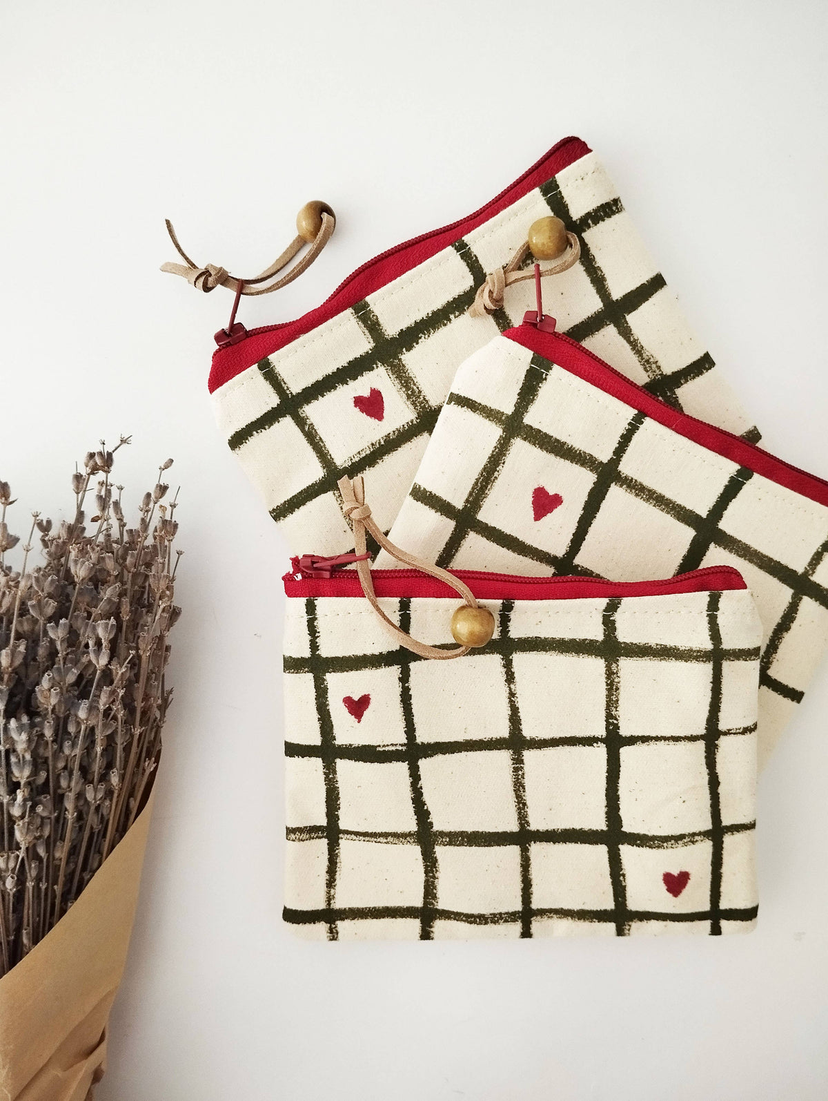 Pochette en tissu avec design charmant de petits cœurs
