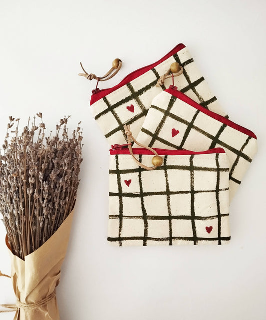 Pochette en tissu avec design charmant de petits cœurs