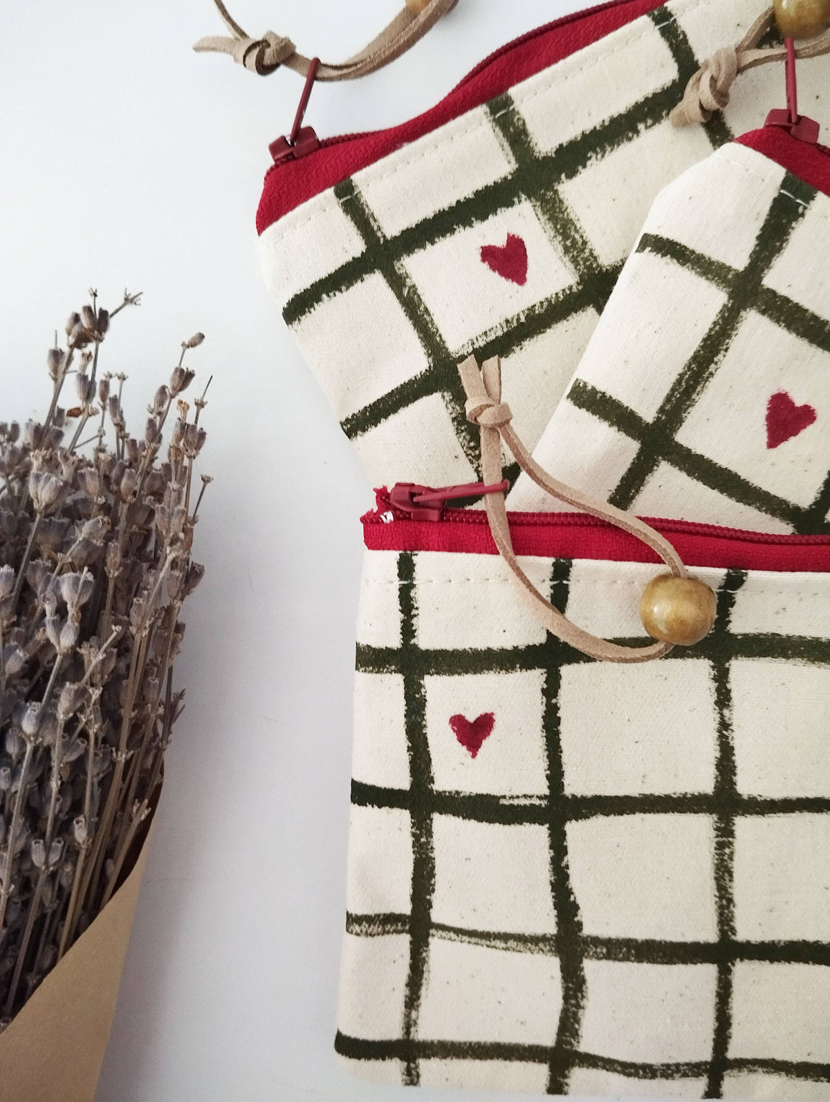Pochette en tissu avec design charmant de petits cœurs